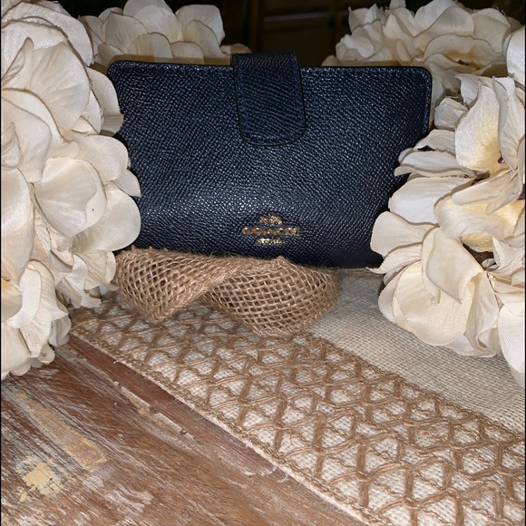Coach Wallet - Picture 1 of 8